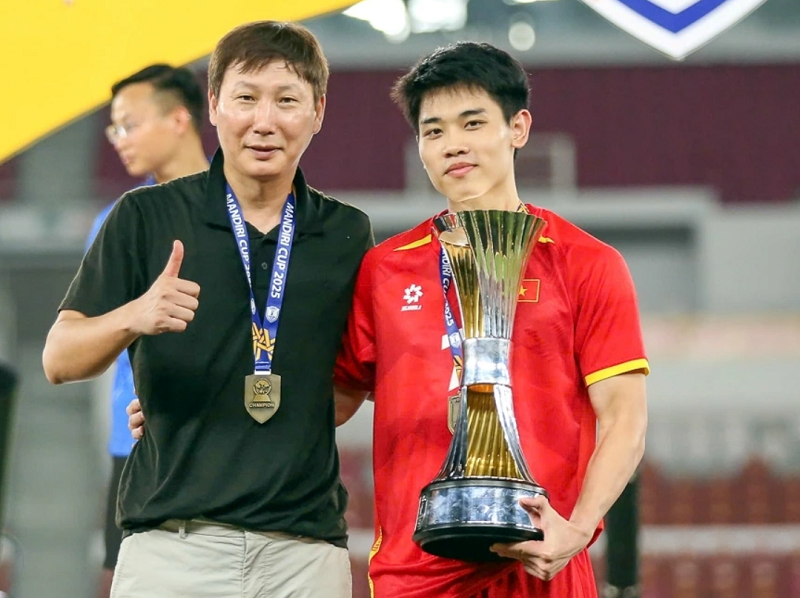 nguyen-dinh-bac-viet-nam-da-len-ngoi-toi-chang-con-cam-thay-dau-nua