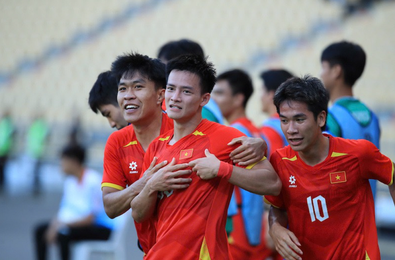 van-khang-the-hien-vai-tro-thu-linh-u22-viet-nam-bung-no-tai-sea-games-33
